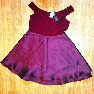 Le Chetaeu dress, size XL in bordeaux/wine colour.